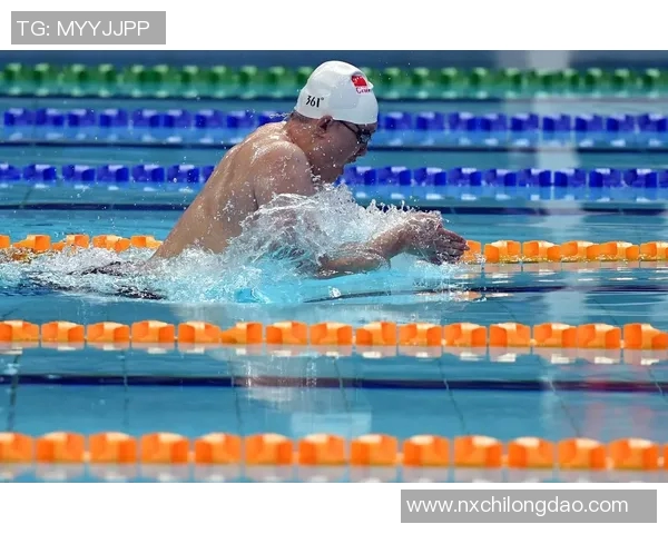 足球场球星签名收藏集精彩展示名将亲笔签名珍品图片